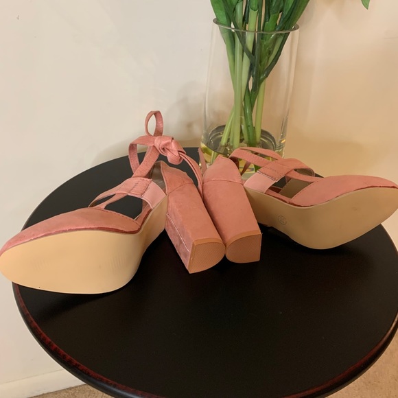 Shoes - Picture 4 of 4